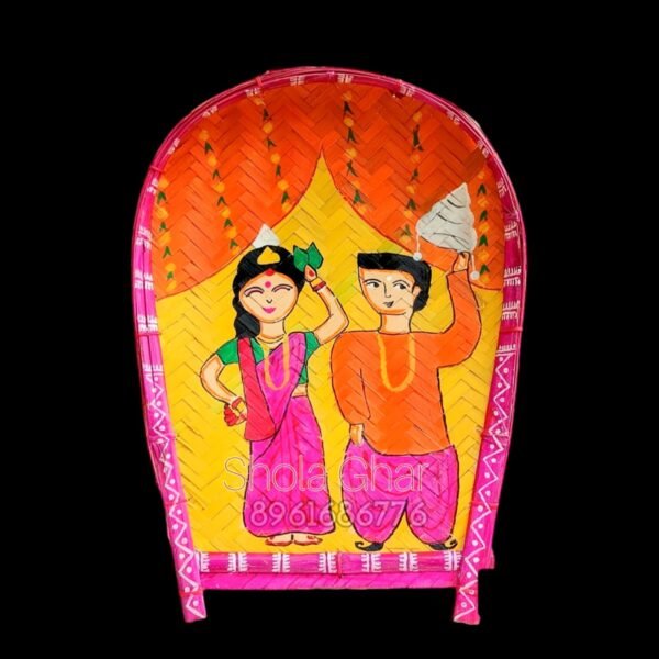 Boron Kulo is made up of bamboo skin. It is used in wedding rituals (as khoidaan and boron dala) and puja purposes.