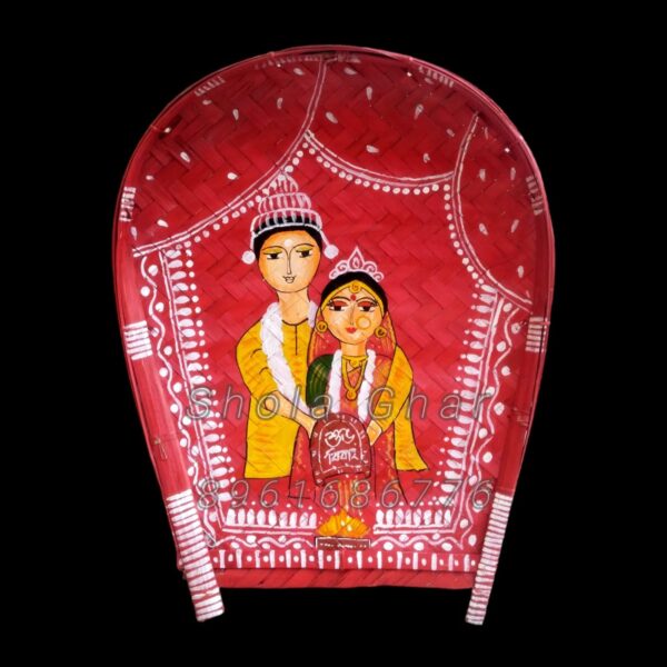 Boron Kulo is made up of bamboo skin. It is used in wedding rituals (as khoidaan and boron dala) and puja purposes.