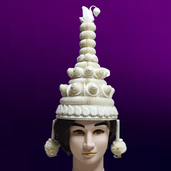 Shola Ghar's Bridal Topor is perfectly designed for the Groom