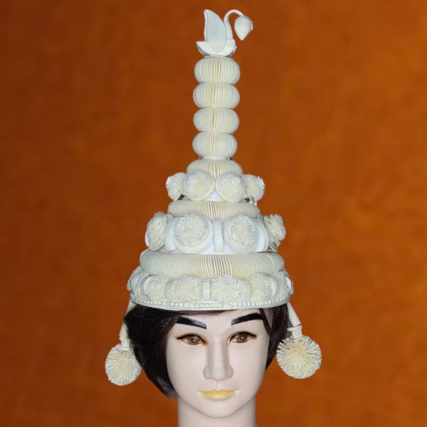 Shola Ghar's Bridal Topor is perfectly designed for the Groom