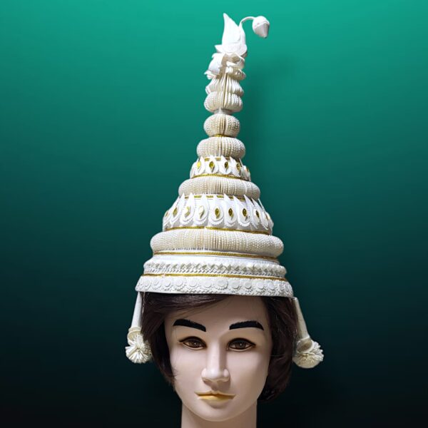 Shola Ghar's Bridal Topor is perfectly designed for the Groom