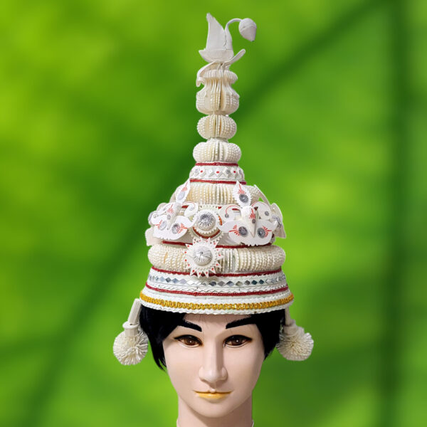 Shola Ghar's Bridal Topor is perfectly designed for the Groom